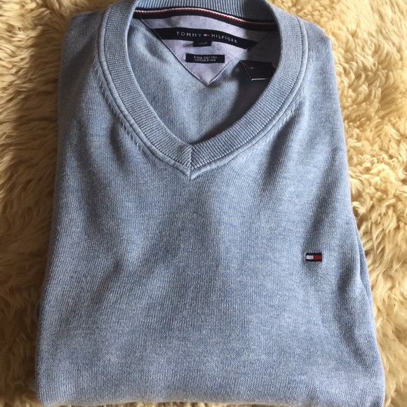 SOLD Tommy Hilfiger Sweater - Picture 5 of 5